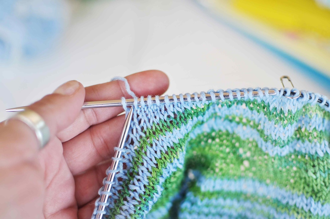 How to tighten loose stitches in knitting and german short rows - La Maison  Rililie